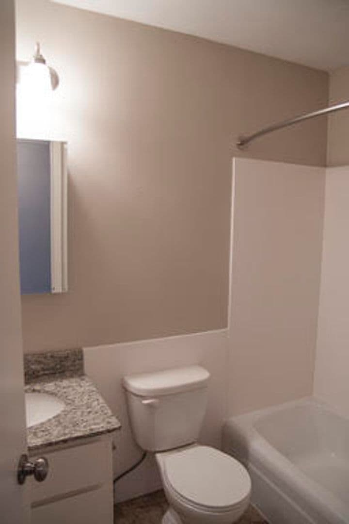 Minneapolis Apartment: 815 13th Ave SE