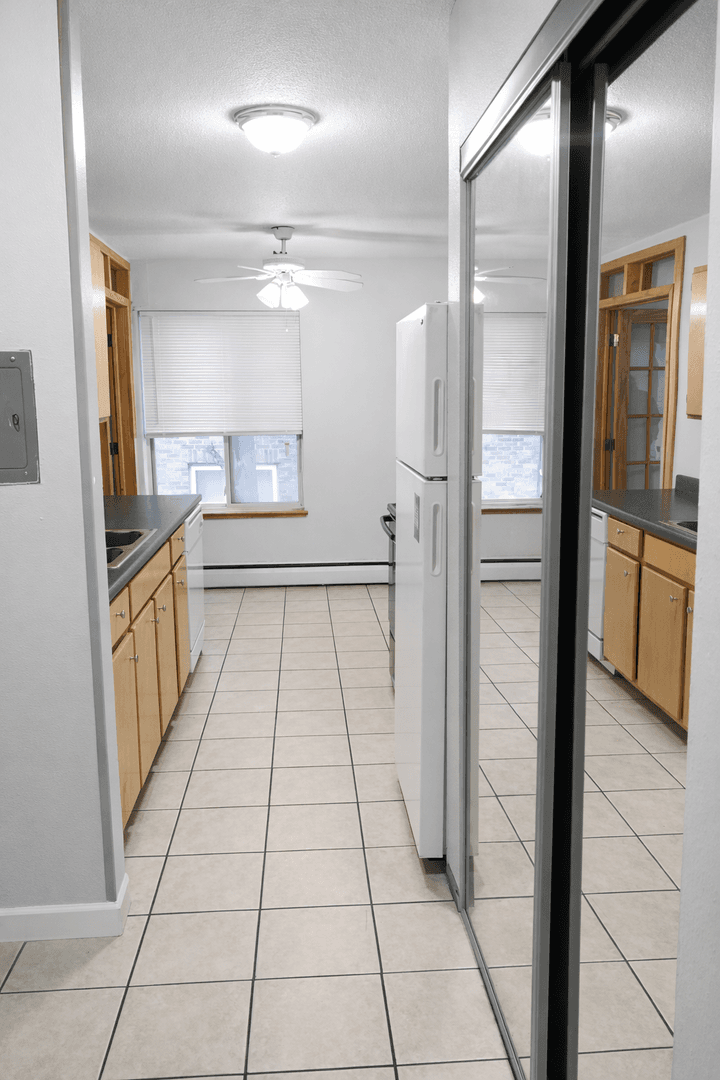 Minneapolis Apartment: 414 7th Ave SE
