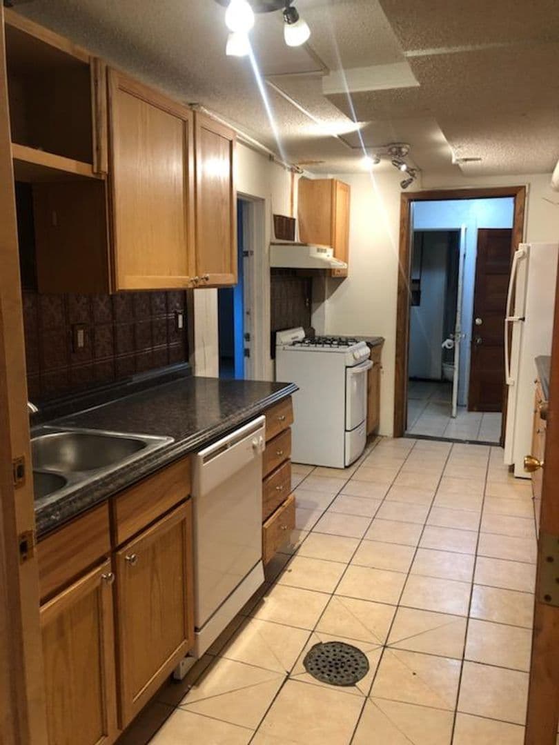 Minnneapolis Apartment: 417 11th Ave SE