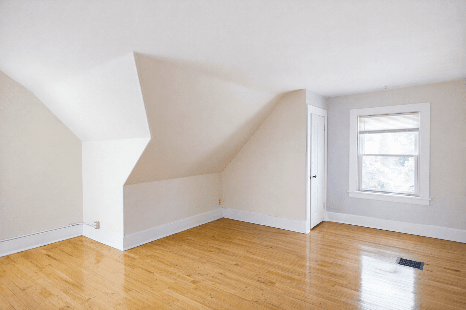 Minneapolis Apartment: 1107 4th St SE