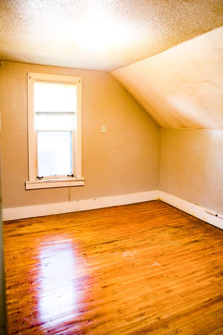 Minneapolis House: 1811 Como Ave SE