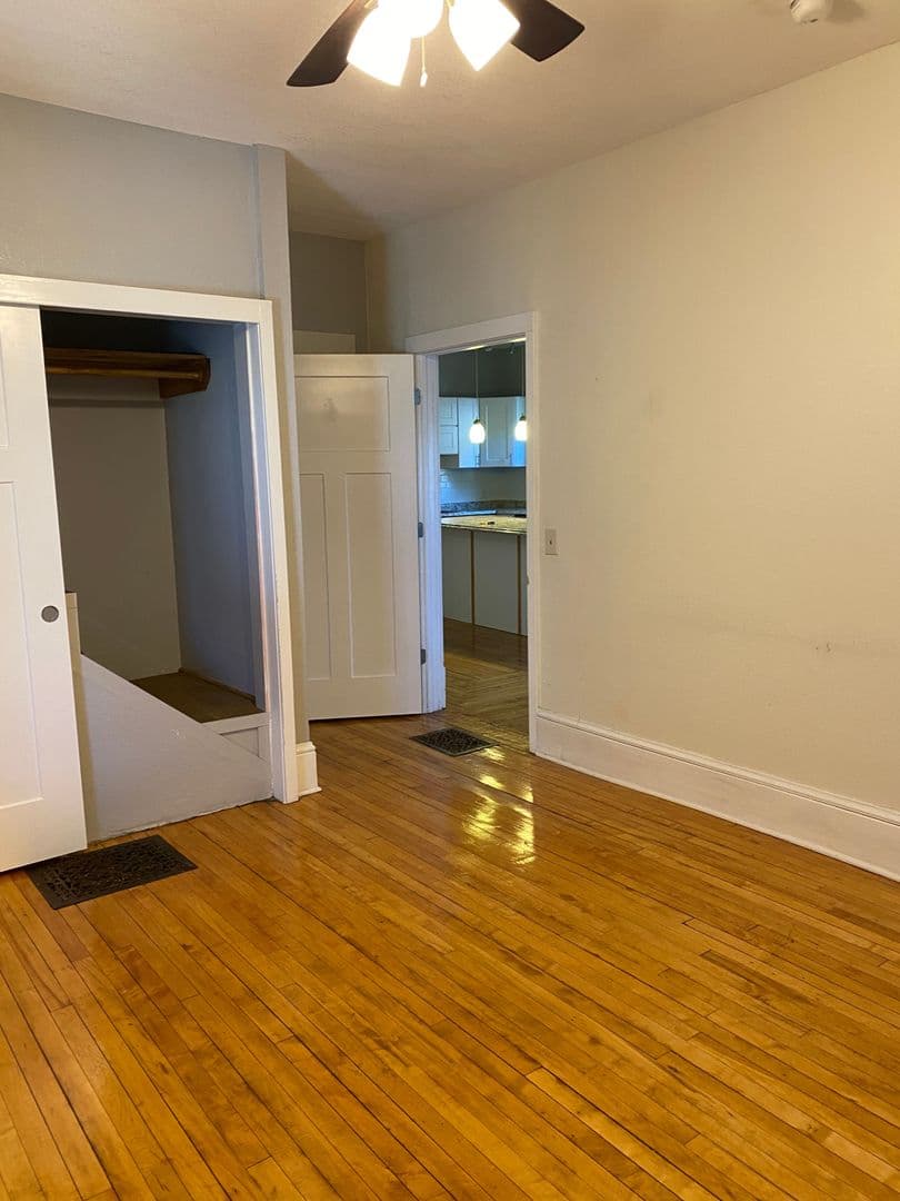 Minneapolis Apartment: 1212 Como Ave SE