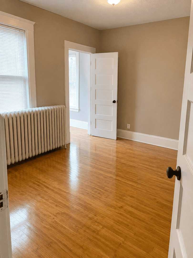 Minnneapolis Apartment: 816-818 University Ave SE