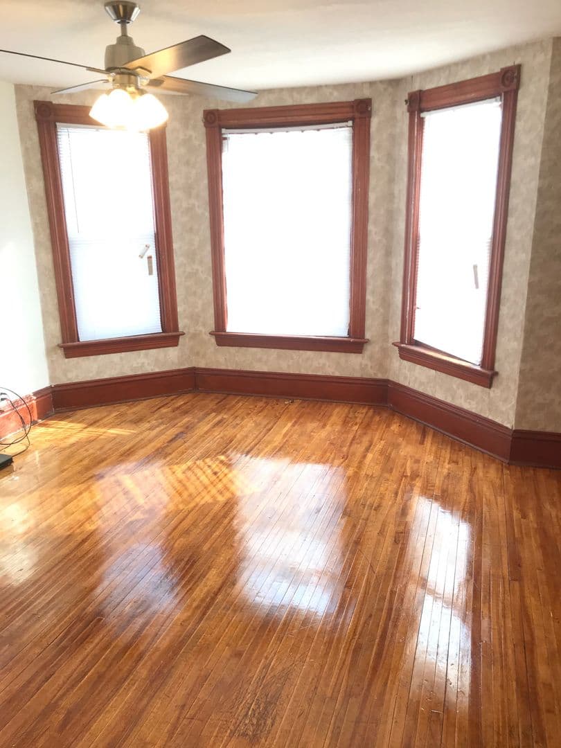 St. Paul Apartment: 1641 Hewitt Ave
