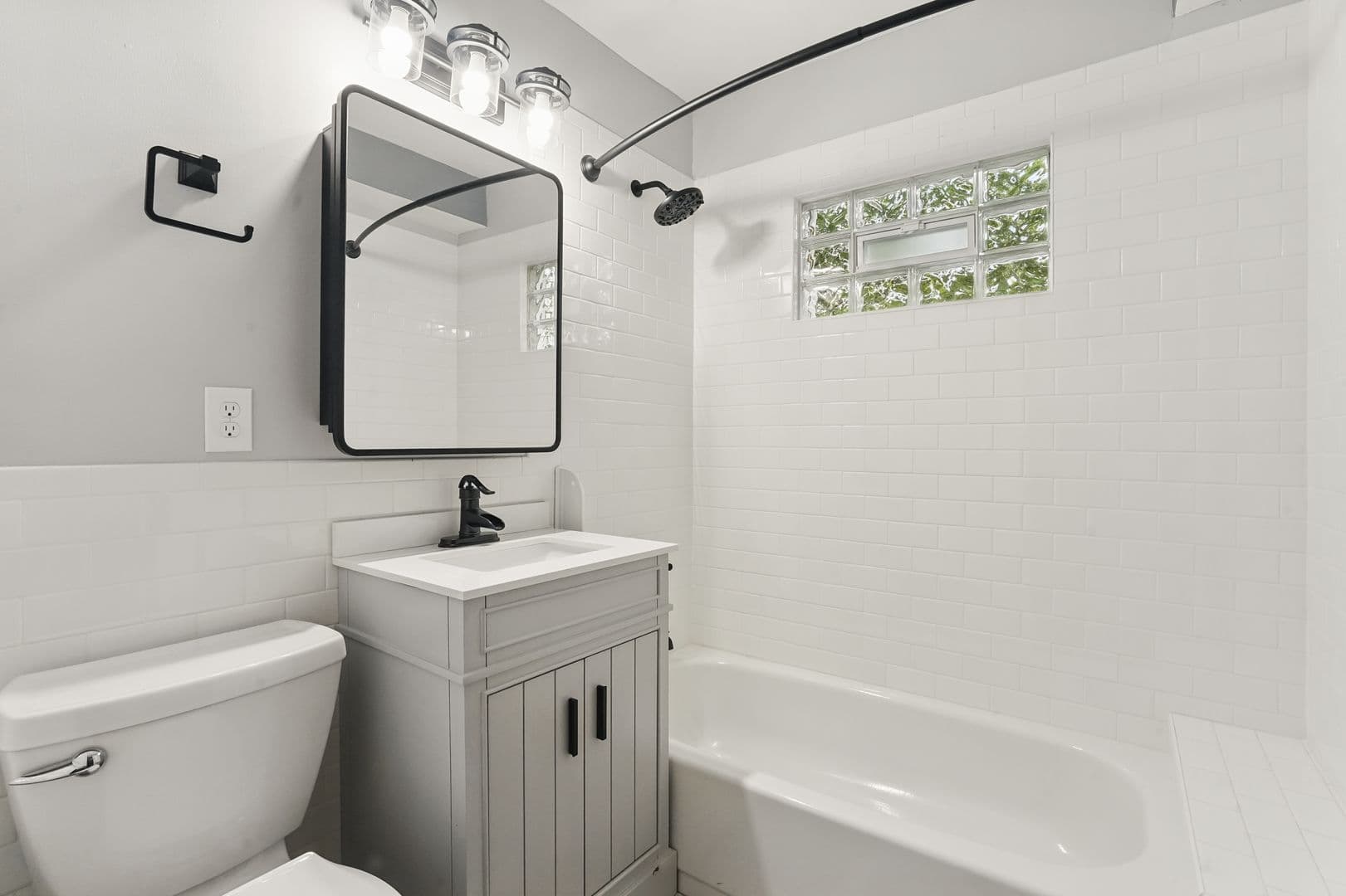 St. Paul Apartment: 427-429 Dewey St