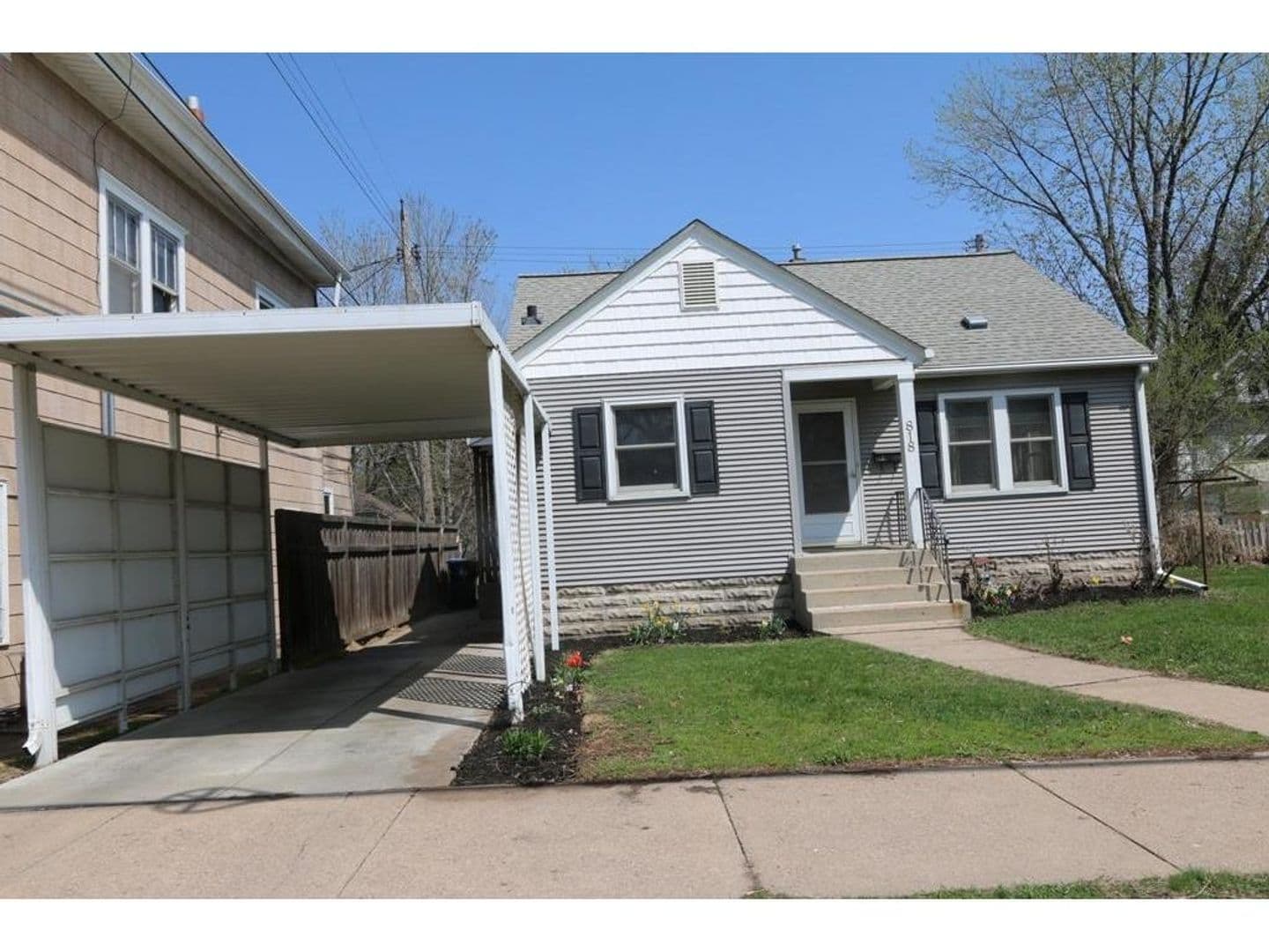 St. Paul House: 818 Aldine St