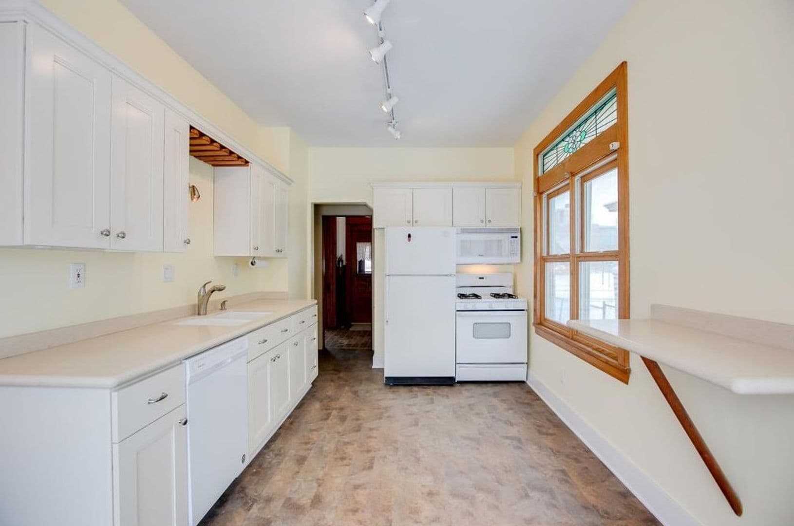St. Paul House: 807 Snelling Ave N