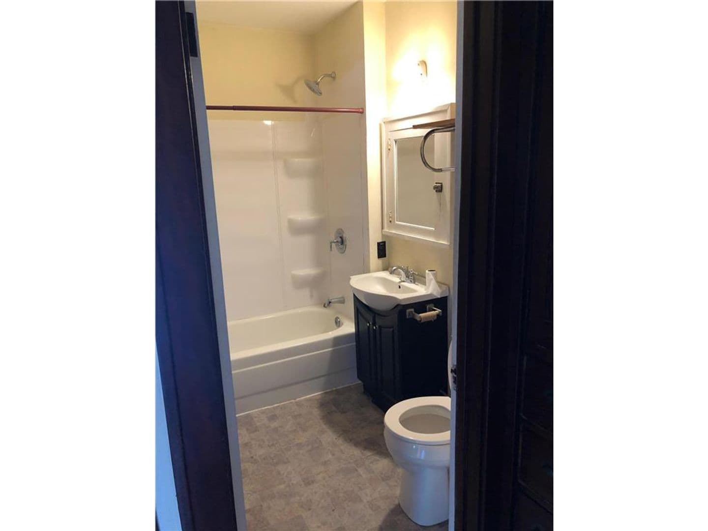 St. Paul Apartment: 824 Aldine St