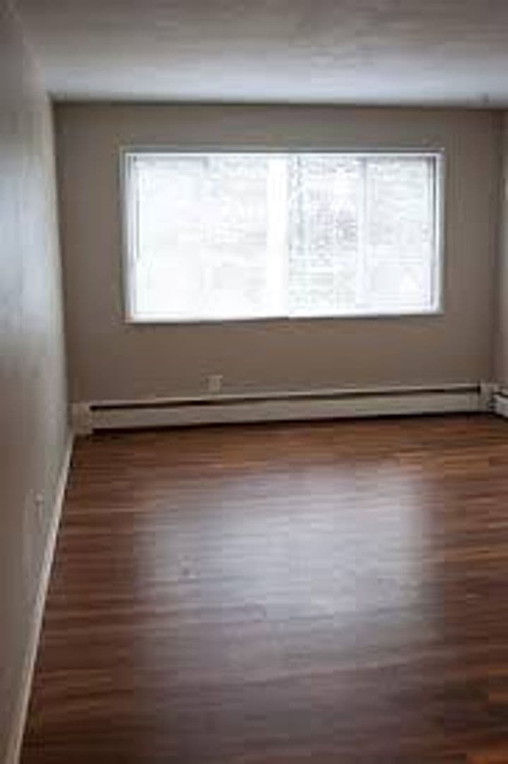Minneapolis Apartment: 815 13th Ave SE