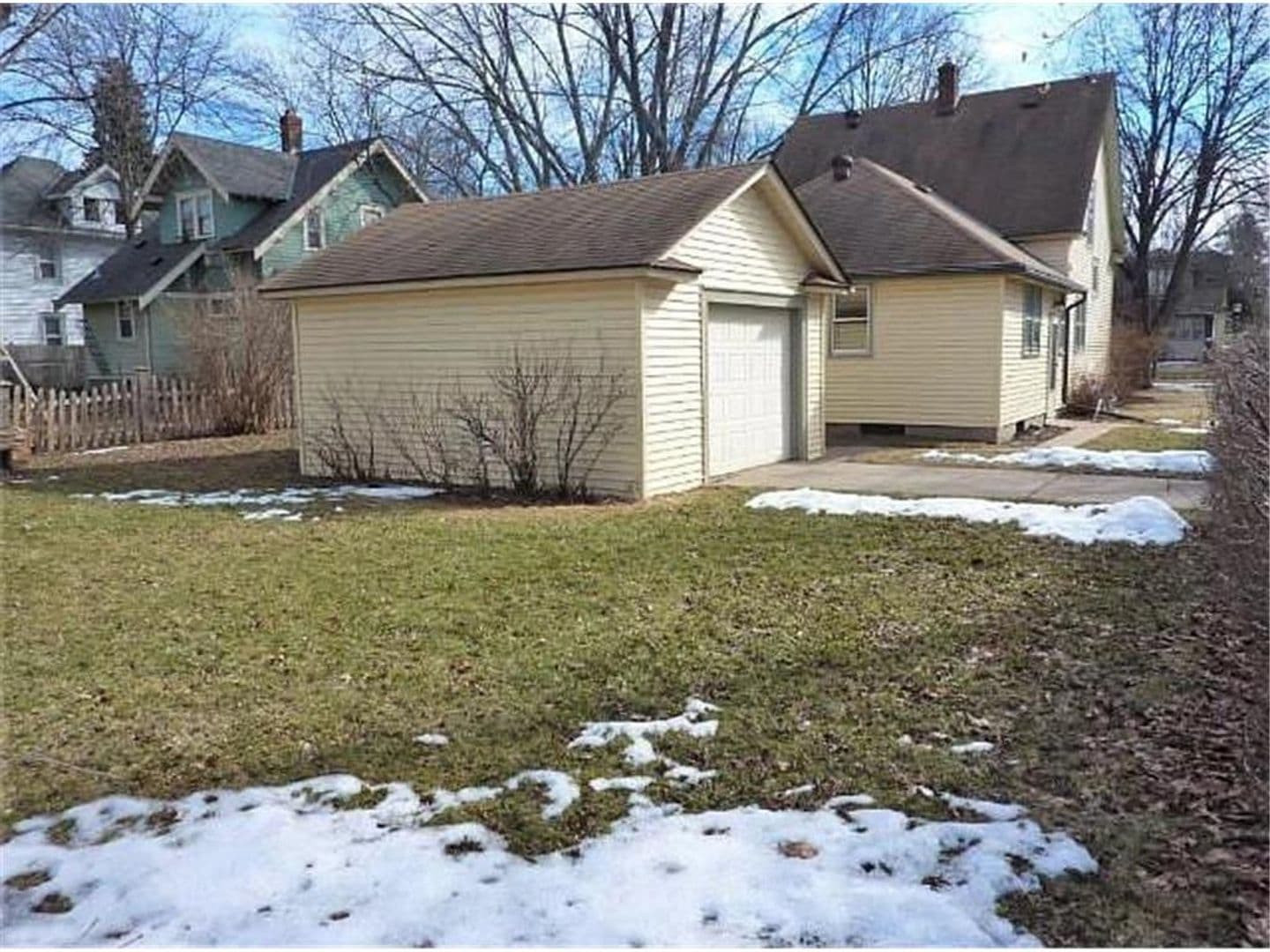 St. Paul House: 1697 Hubbard Ave