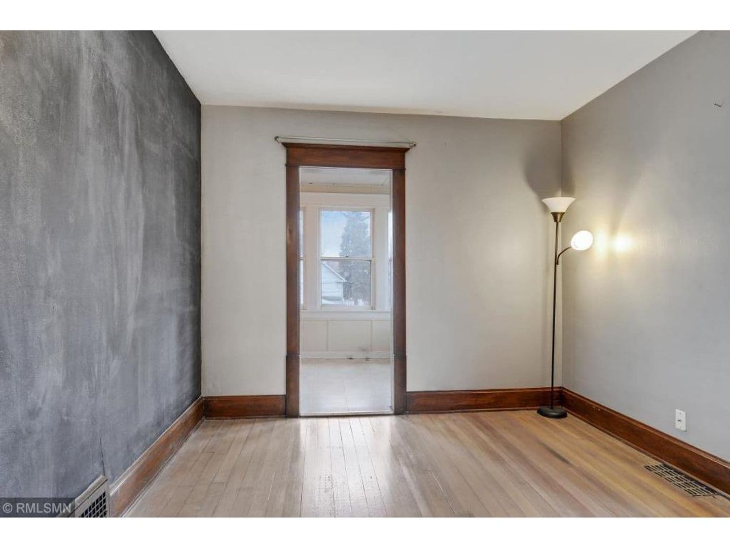St. Paul Apartment: 1522 Minnehaha Ave W