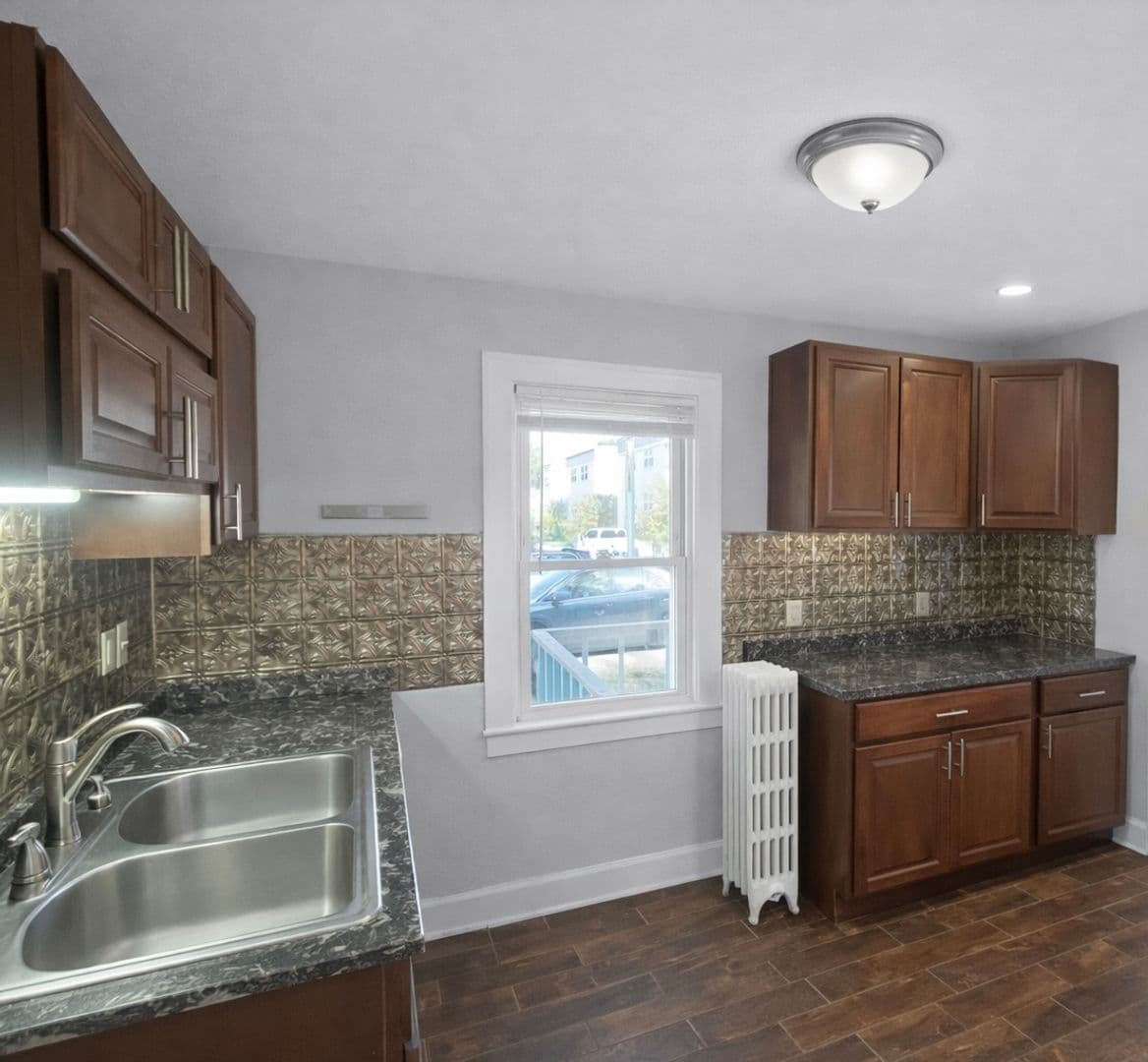 Minneapolis House: 809 13th Ave SE