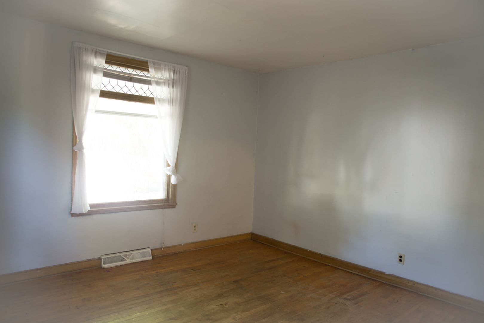 Minneapolis House: 644 Ontario St SE