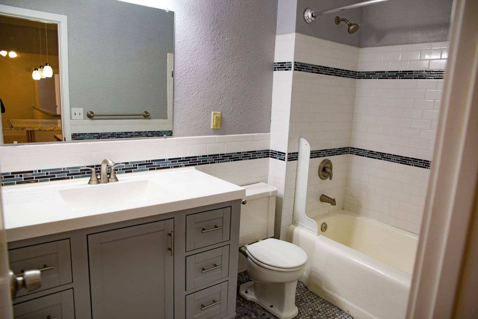 Minneapolis Apartment: 1212 Como Ave SE