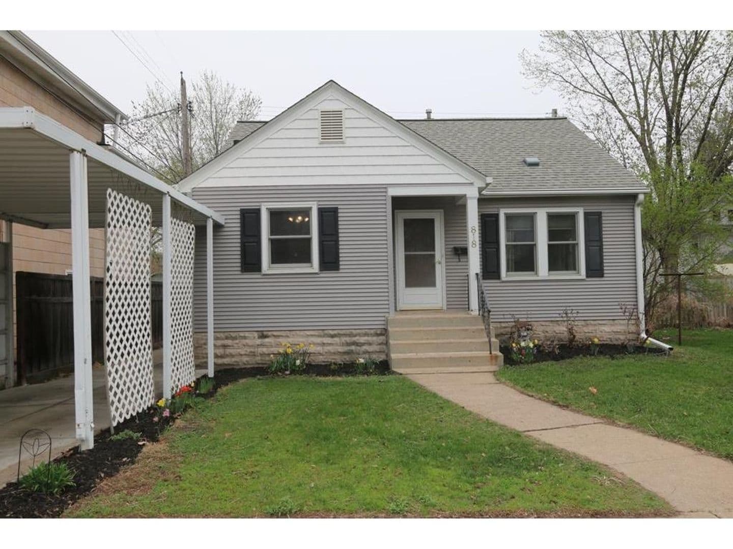 St. Paul House: 818 Aldine St