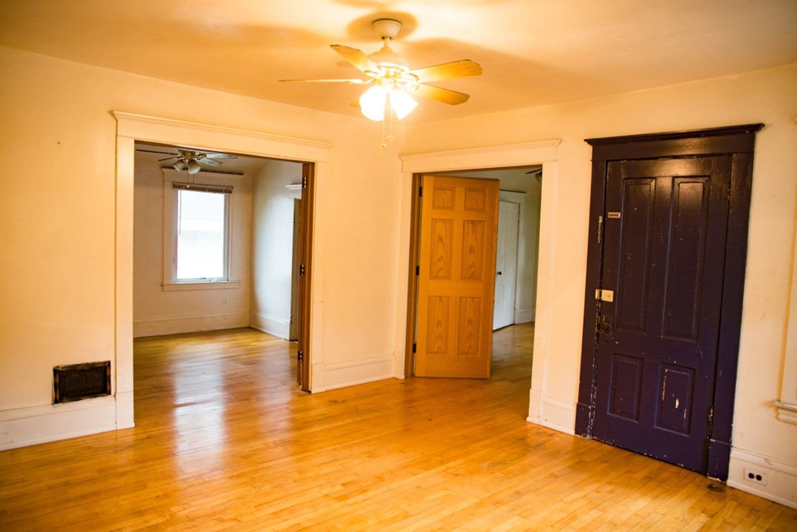 Minneapolis Apartment: 2108 Talmage Ave SE