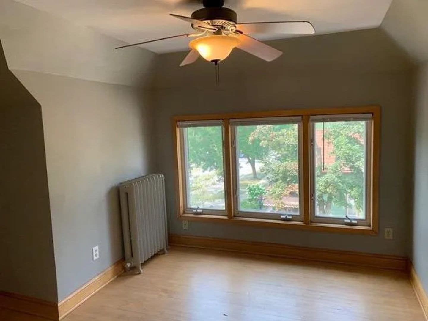 St. Paul Apartment: 803 Snelling Ave N
