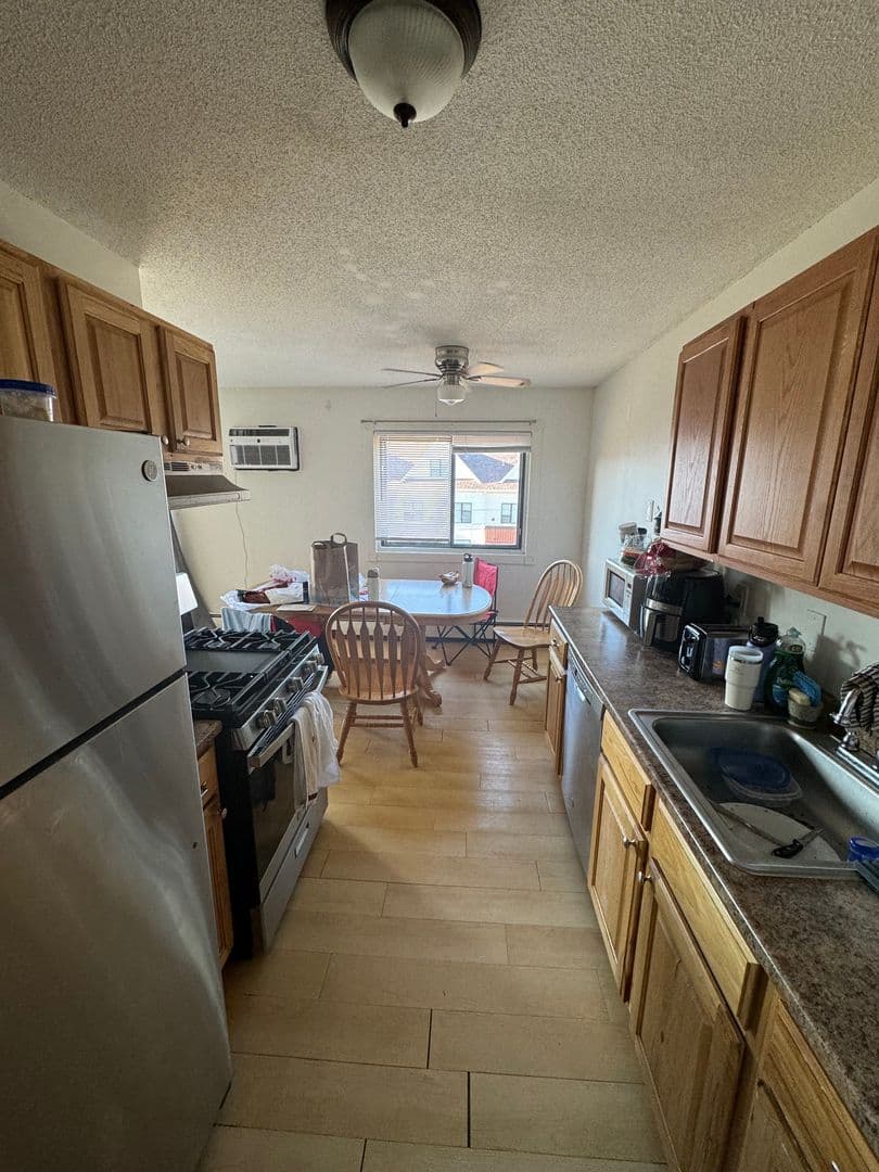 Minneapolis Apartment: 1004 7th St SE