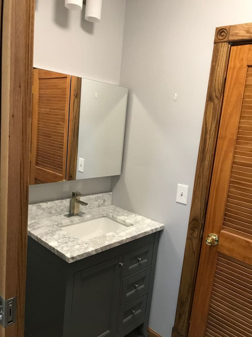 St. Paul Apartment: 1641 Hewitt Ave
