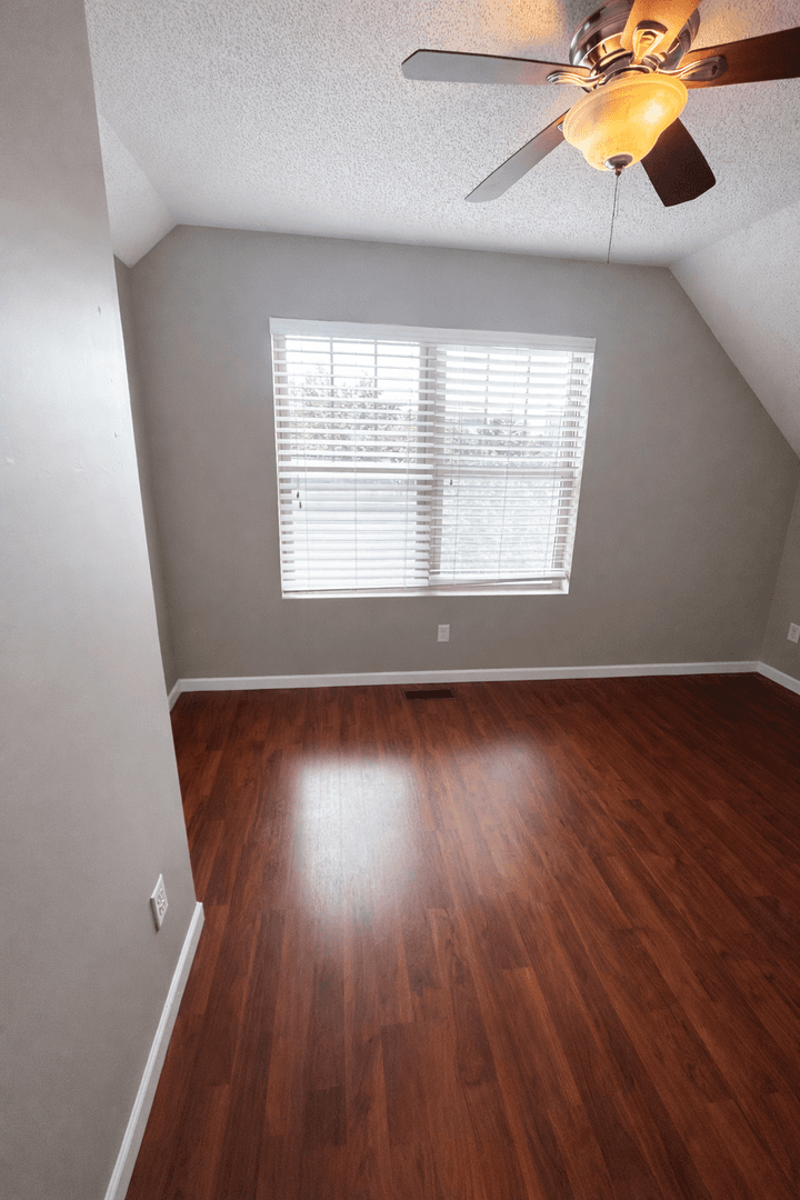 Minneapolis Apartment: 633 Ontario St SE
