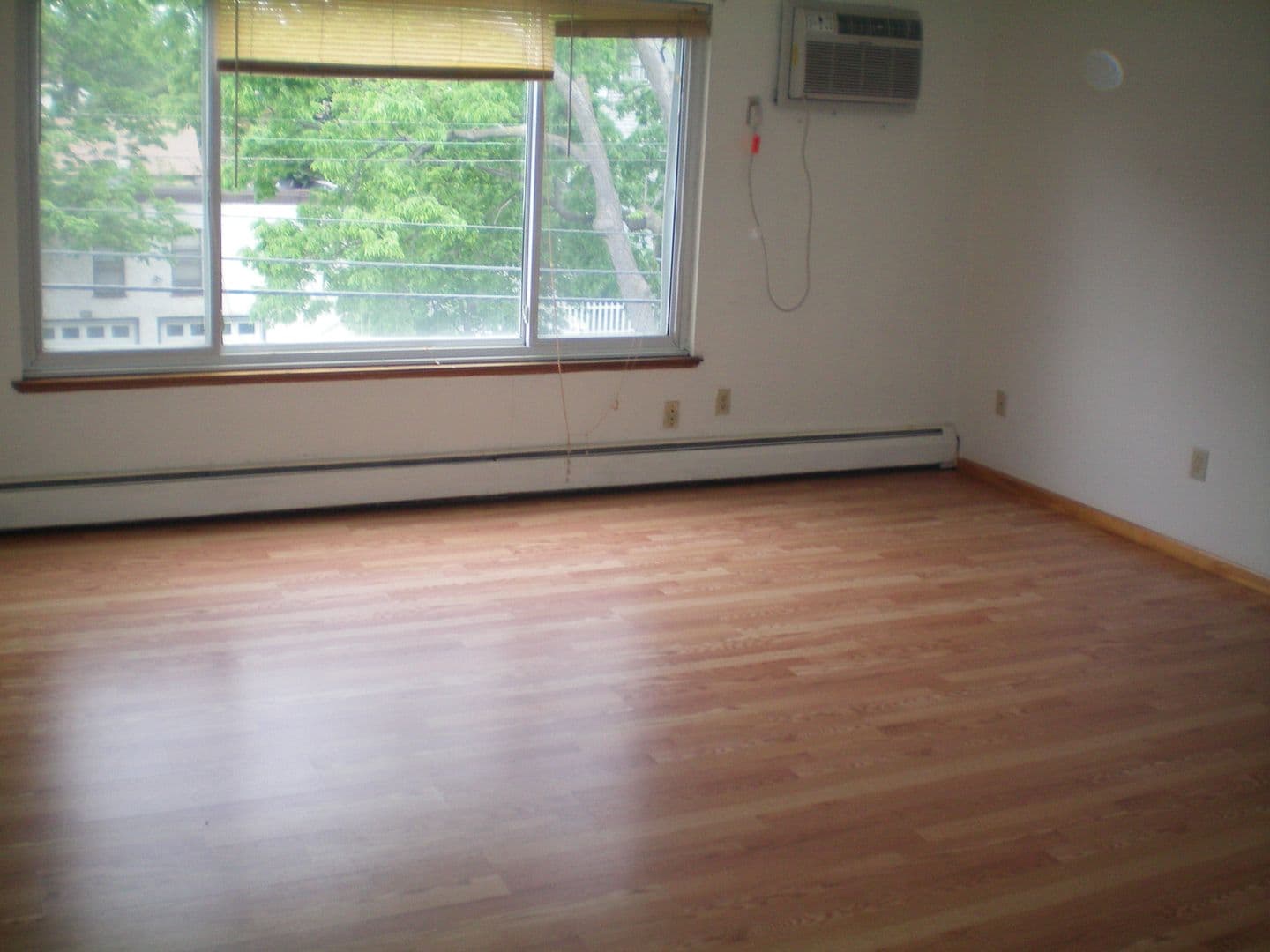 Minneapolis Apartment: 414 7th Ave SE