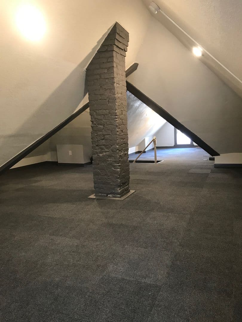 St. Paul Apartment: 1641 Hewitt Ave