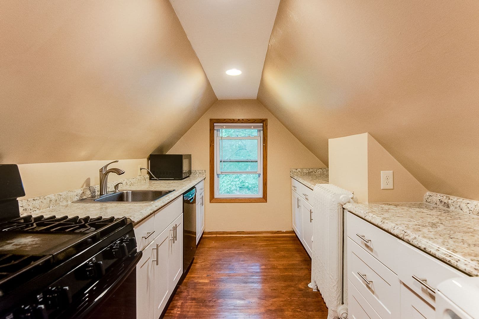 St. Paul Apartment: 293 Wilder St