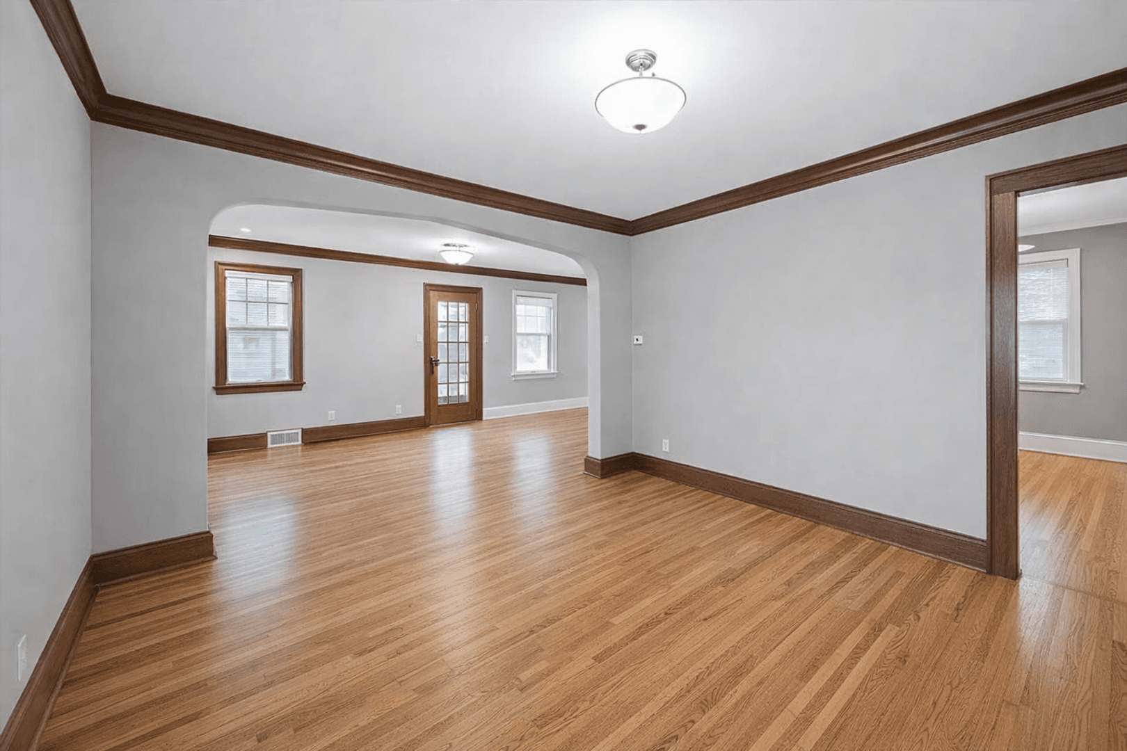St. Paul House: 811 Snelling Ave N