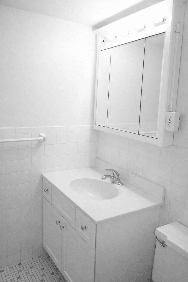 Minneapolis Apartment: 616 10th Ave SE