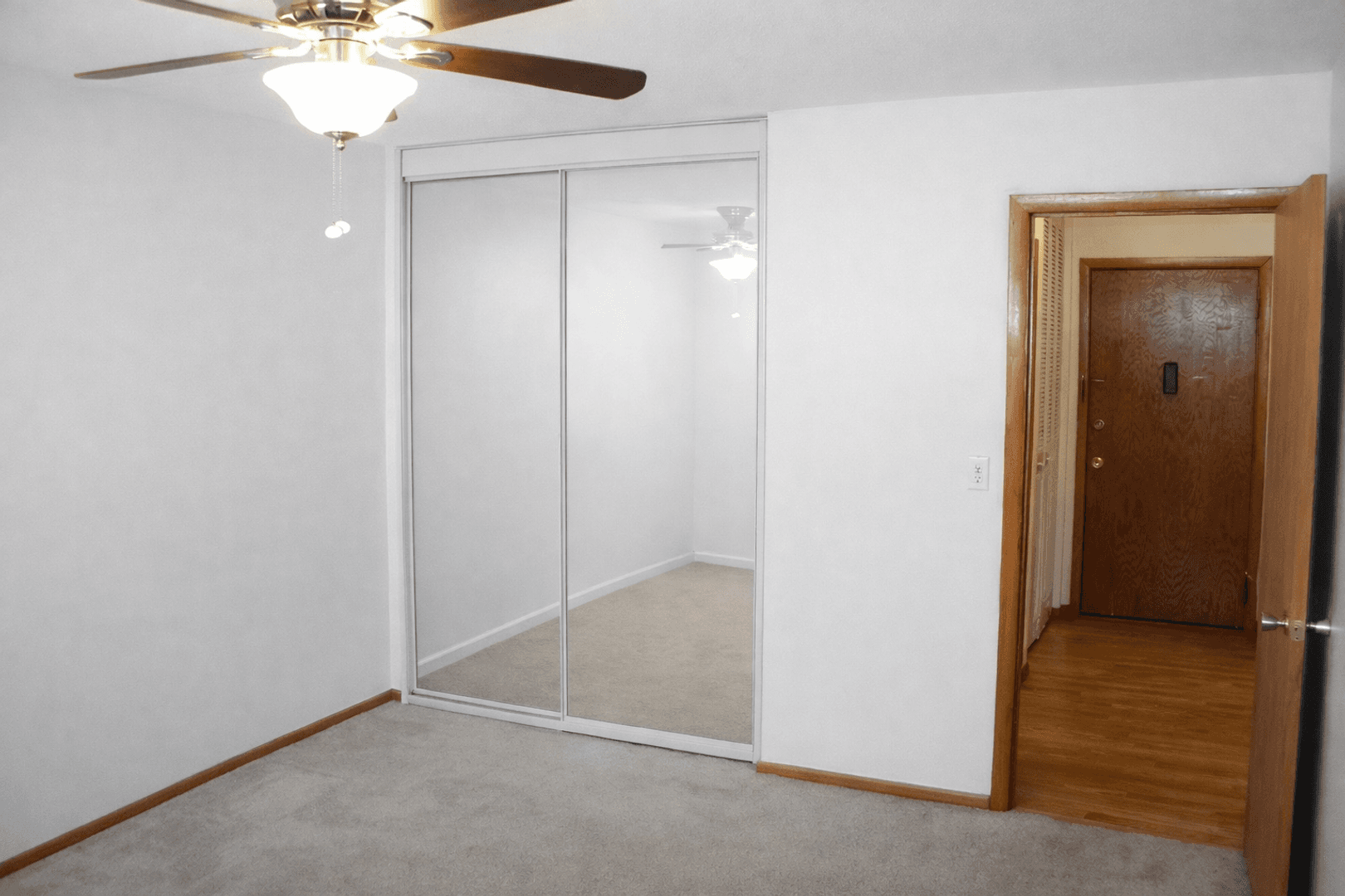 Minneapolis Apartment: 616 10th Ave SE