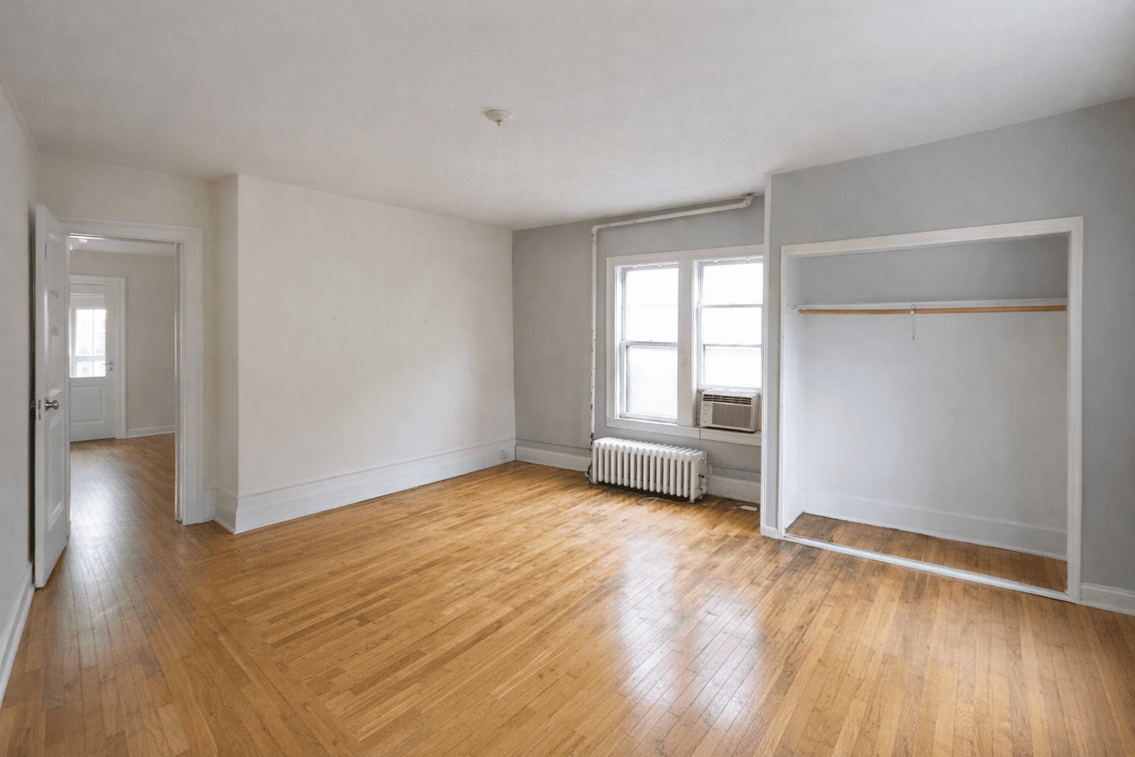 Minneapolis Apartment: 1100 5th Street SE