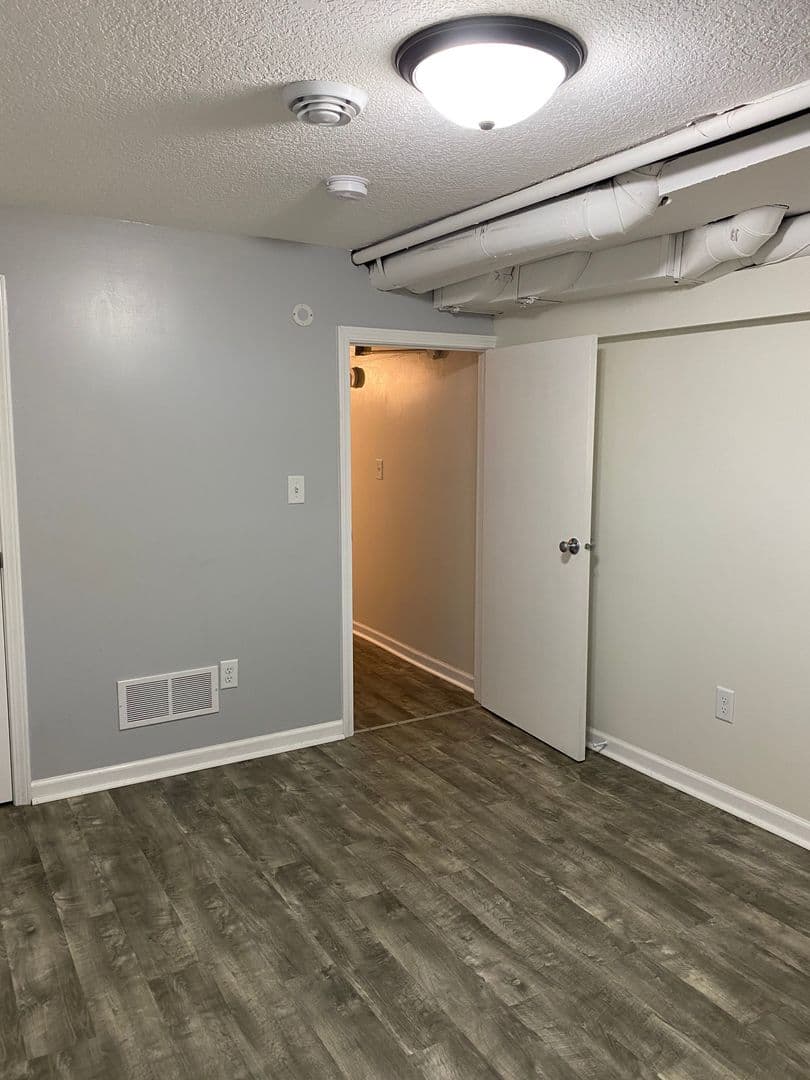 Minneapolis Apartment: 1212 Como Ave SE