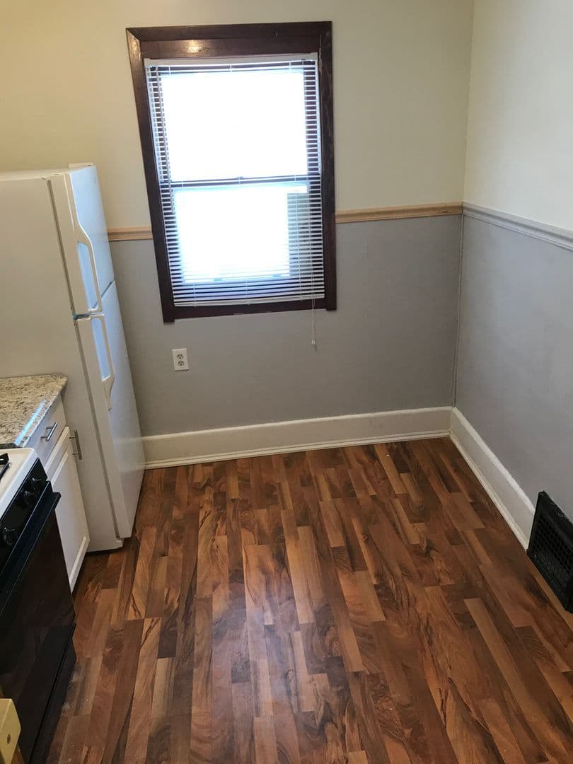 St. Paul Apartment: 1641 Hewitt Ave