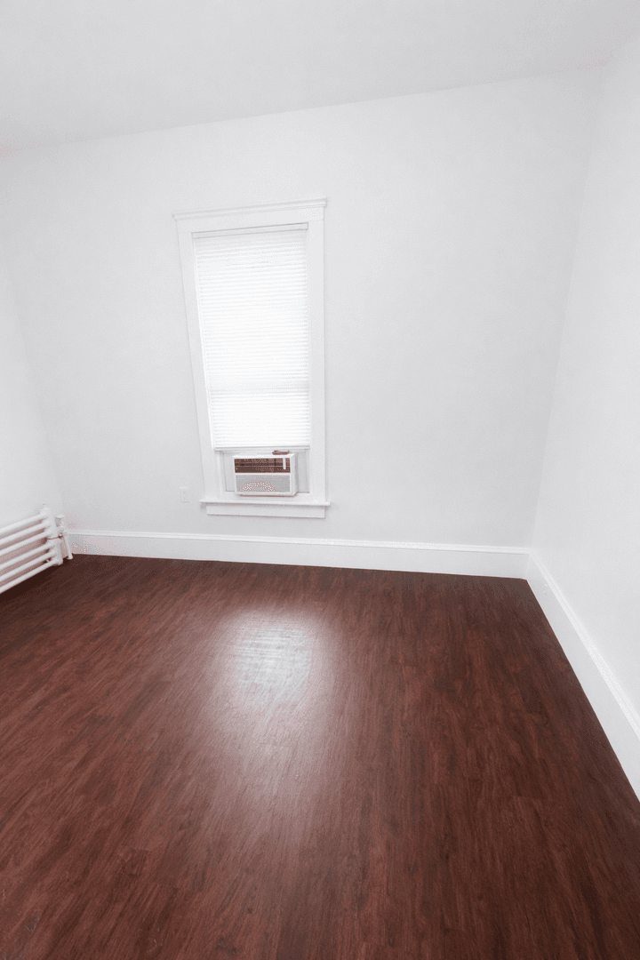 Minneapolis Apartment: 1309 7th St SE
