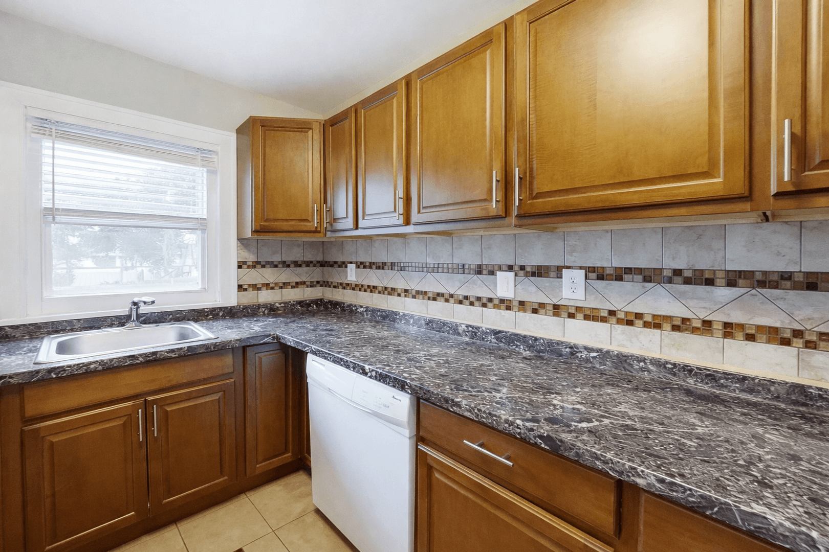 Minneapolis Apartment: 806-08 5th St SE