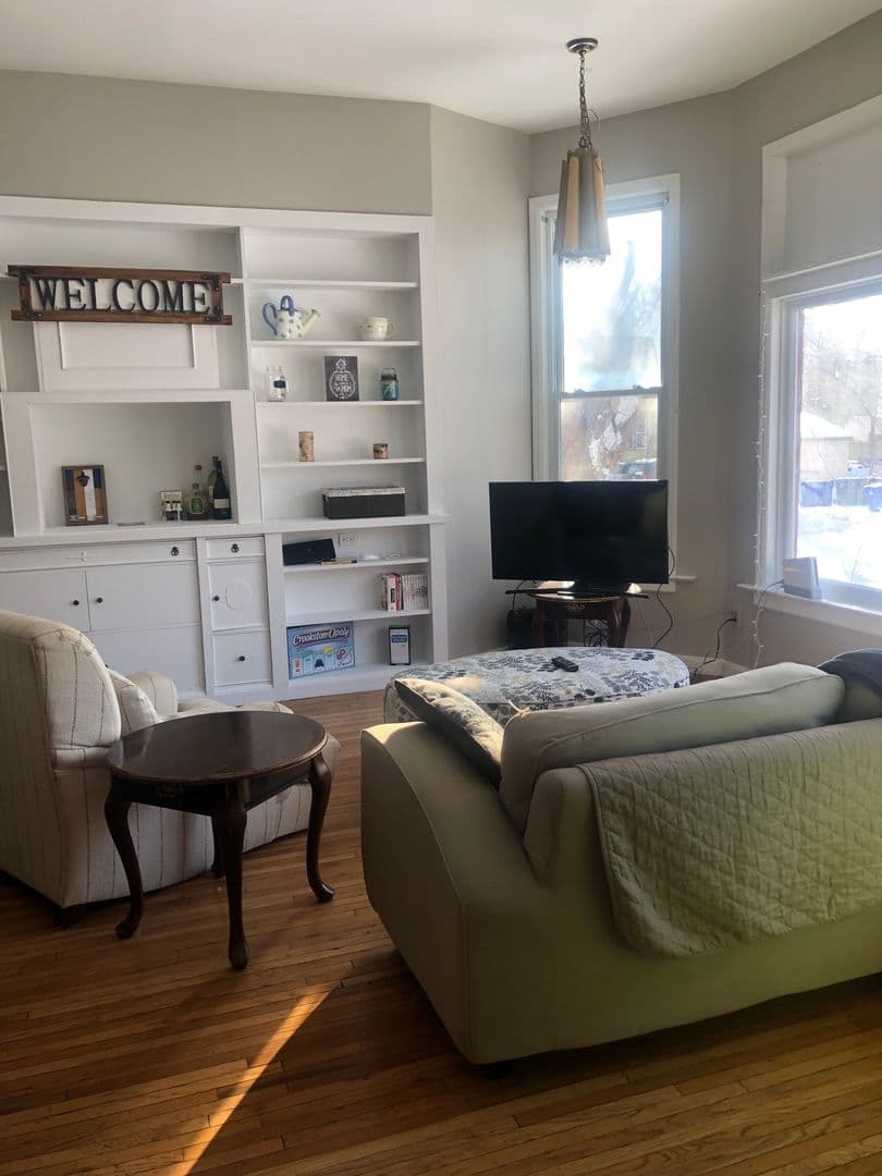 St. Paul Apartment: 1912 Roblyn Ave