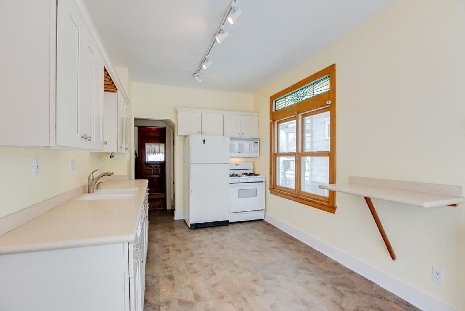 St. Paul House: 807 Snelling Ave N