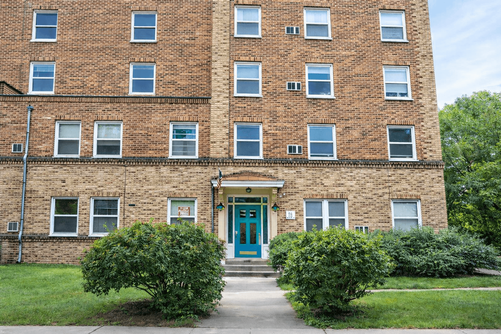 Minneapolis Apartment: 414 7th Ave SE