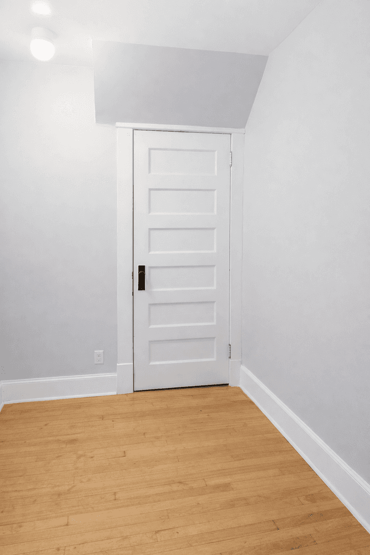 Minneapolis Apartment: 808-810 University Ave SE