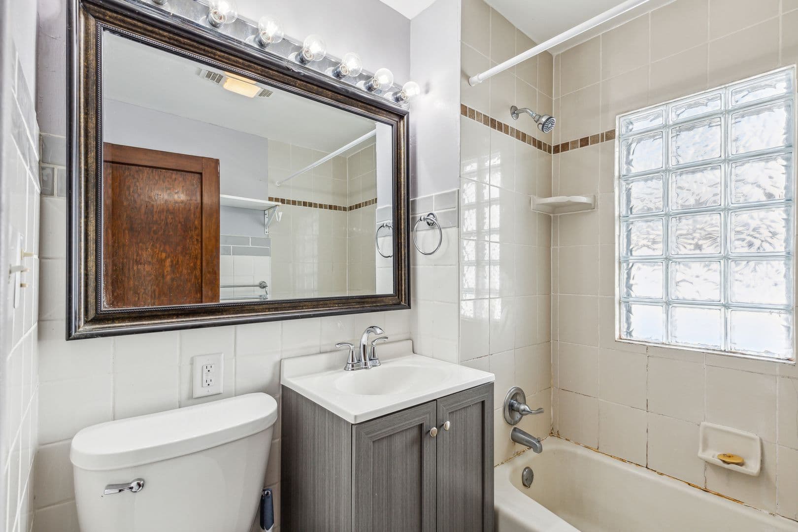 St. Paul House: 1583 Jefferson Ave