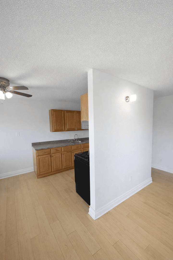 Minneapolis Apartment: 1004 7th St SE