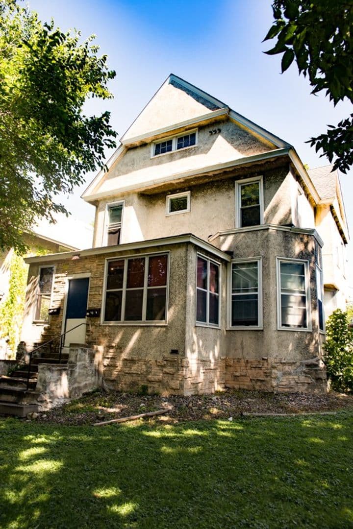 Minneapolis Apartment: 946 15th Ave SE