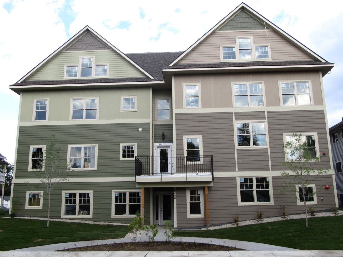 Minneapolis Apartment: 633 Ontario St SE