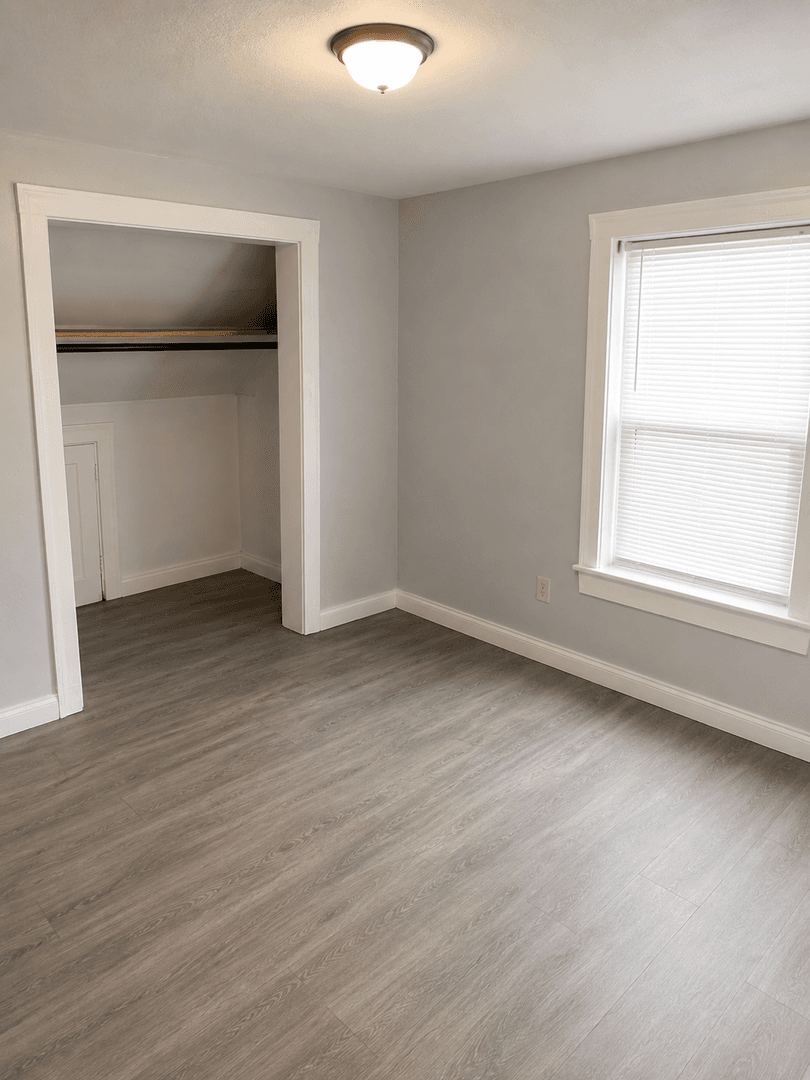 Minnneapolis Apartment: 816-818 University Ave SE