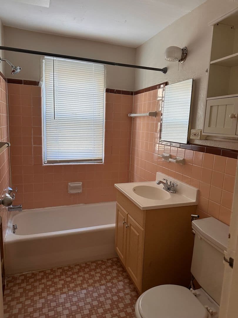 Minneapolis Apartment: 318 8th Ave SE