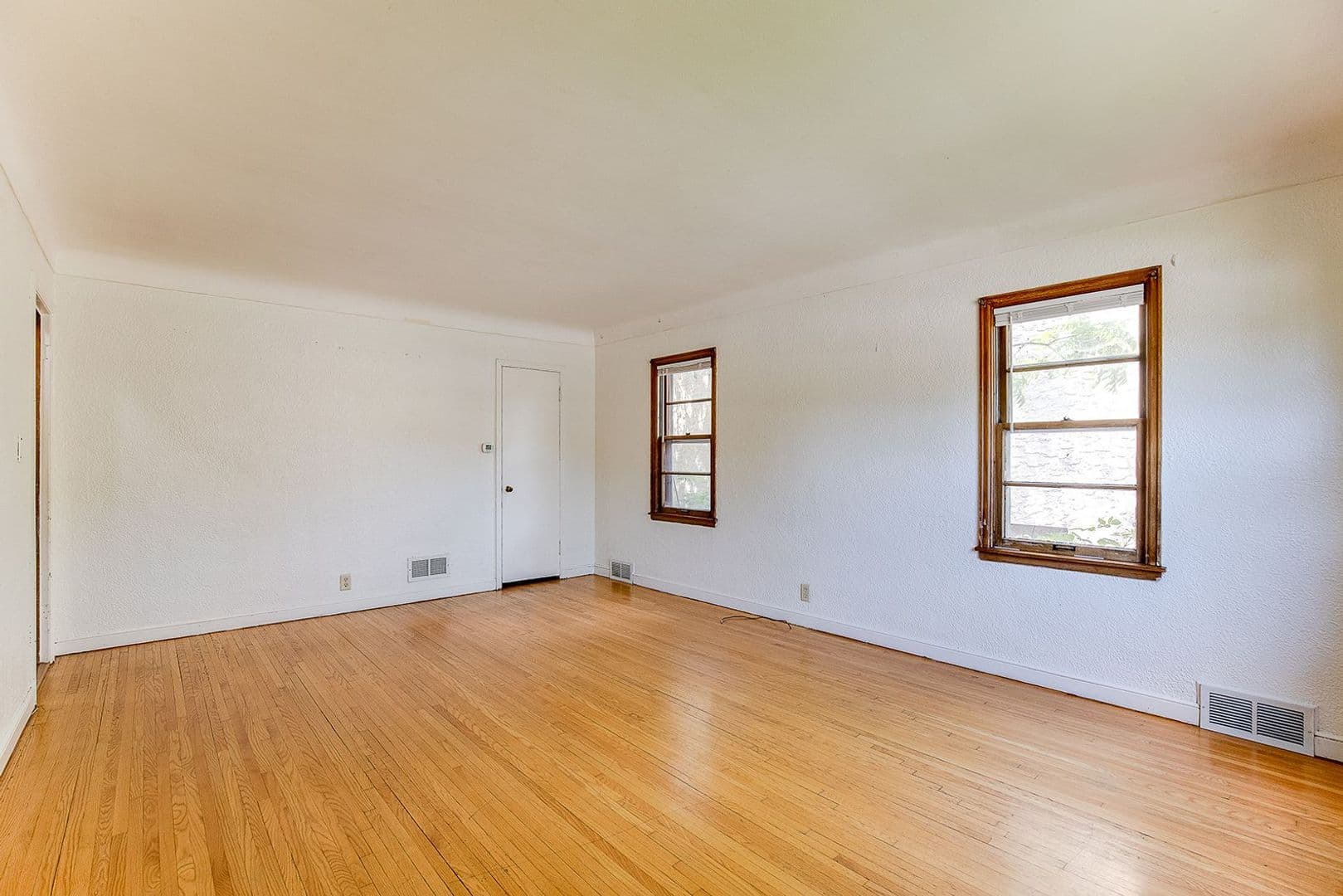 St. Paul Apartment: 865-67 Snelling Ave N