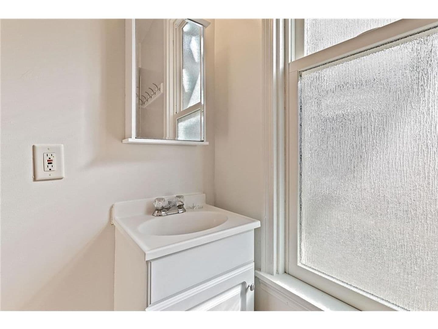 Minneapolis House: 525 8th Ave Se