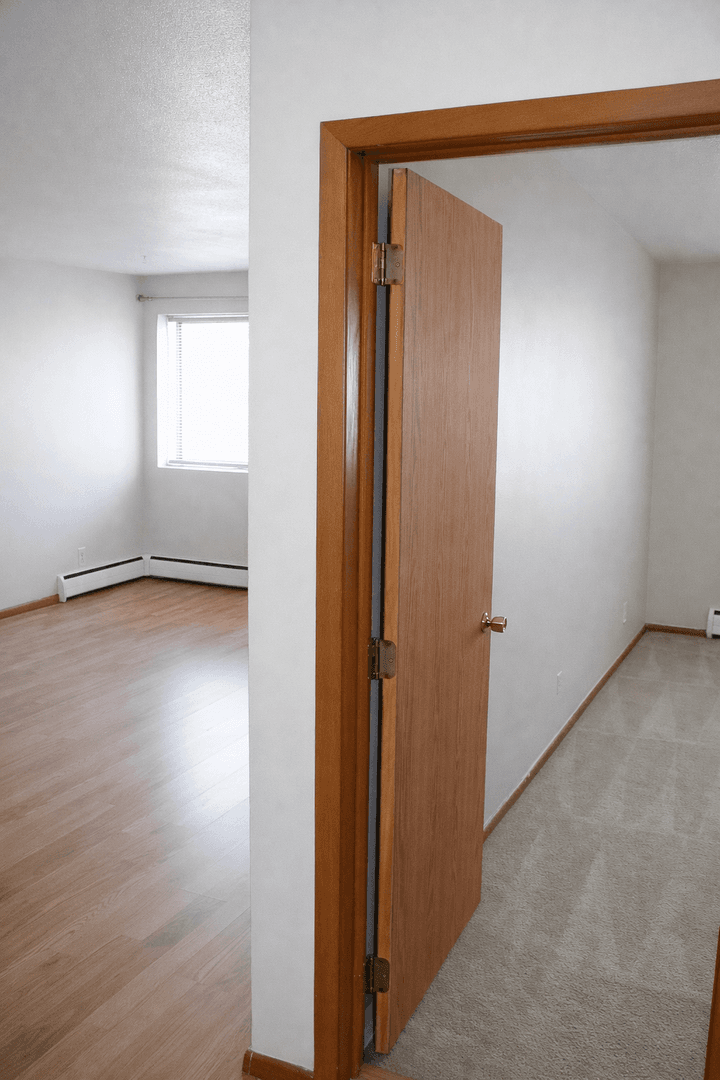 Minneapolis Apartment: 616 10th Ave SE