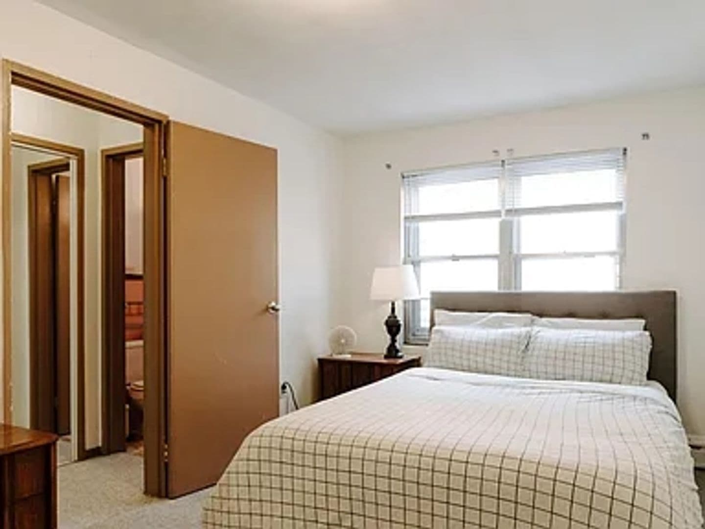 Minneapolis Apartment: 318 8th Ave SE