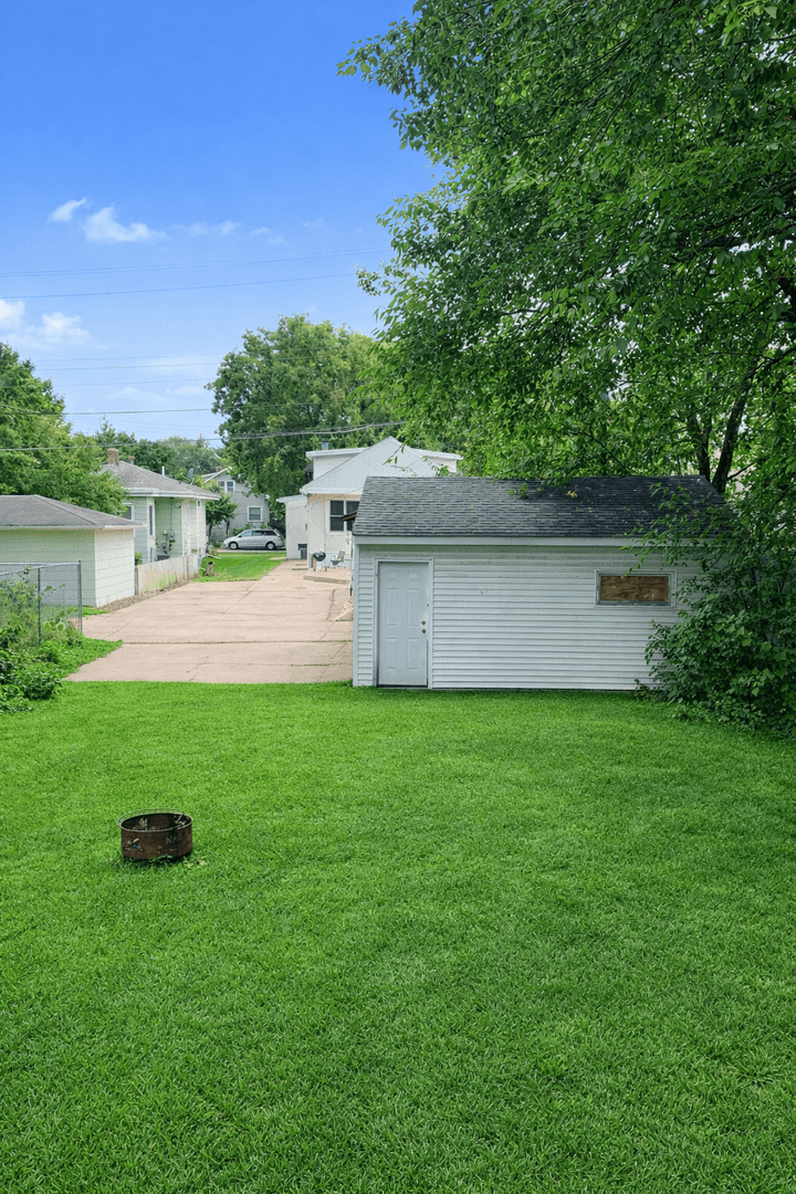 Minneapolis Apartment: 887 22nd Ave SE